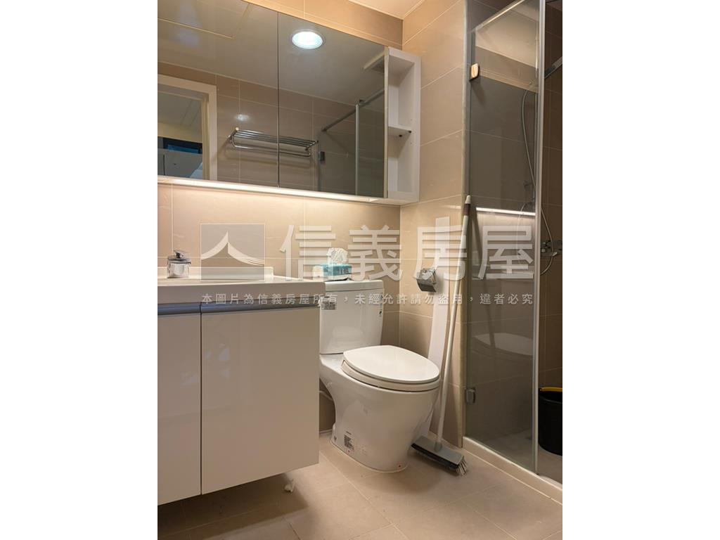 美河市河景美三房房屋室內格局與周邊環境