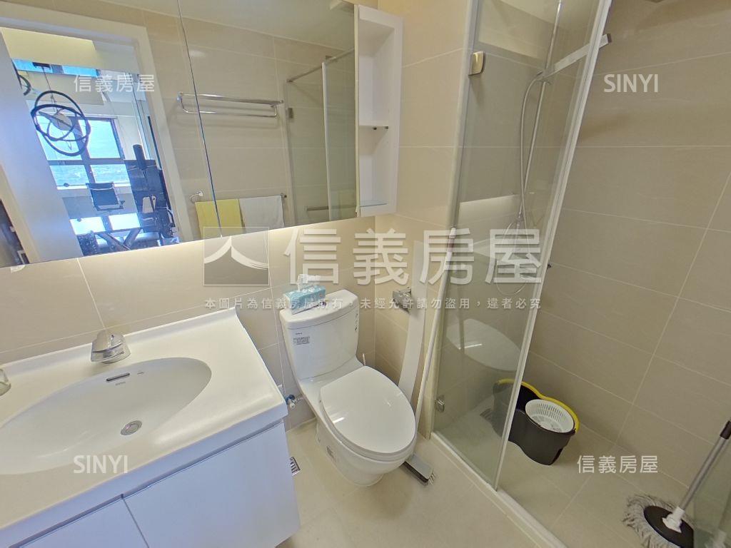 美河市河境天際美三房房屋室內格局與周邊環境