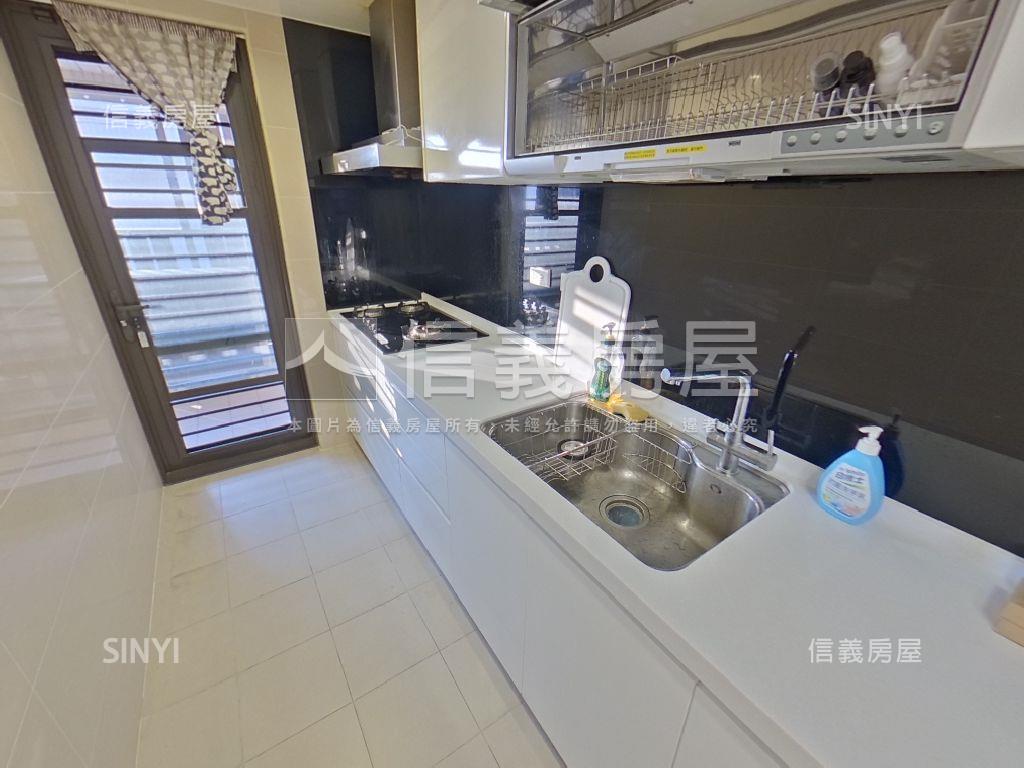 美河市河境天際美三房房屋室內格局與周邊環境