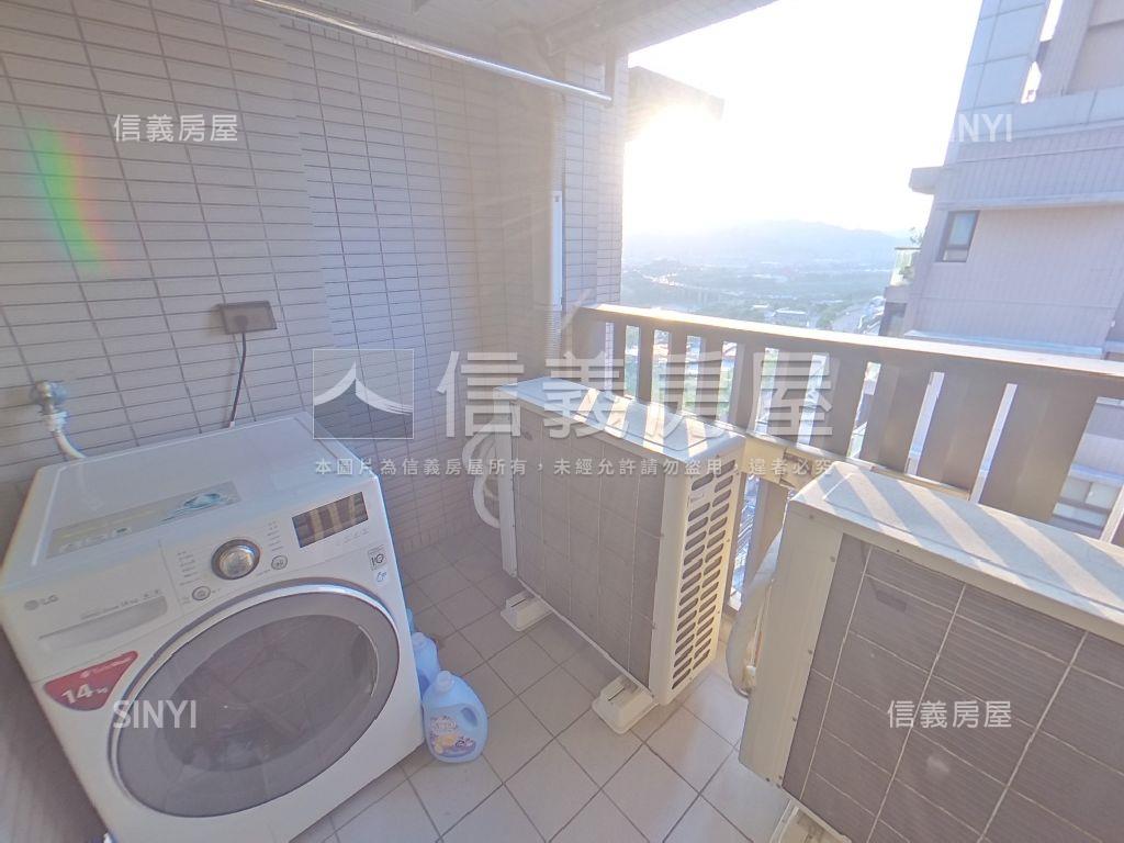 美河市河境天際美三房房屋室內格局與周邊環境