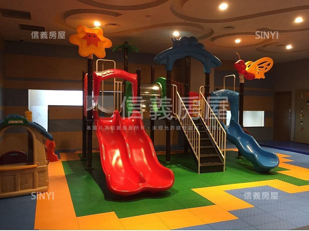 美河市河境天際美三房房屋室內格局與周邊環境