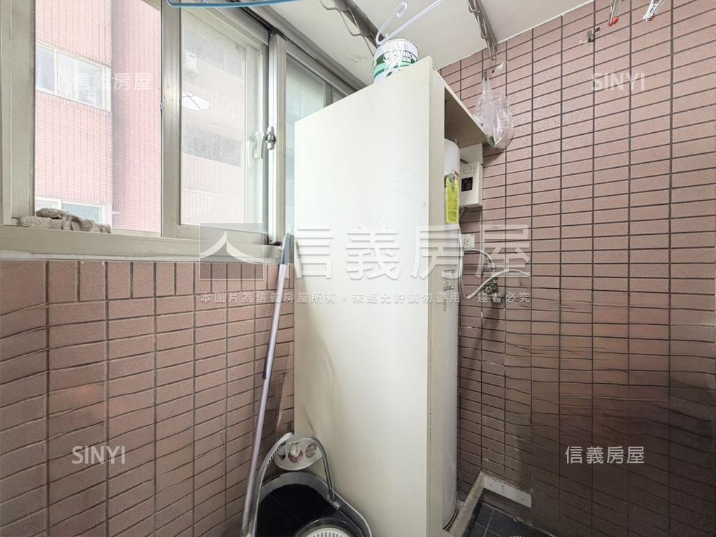 摩天稀有山河雙景平面車位房屋室內格局與周邊環境