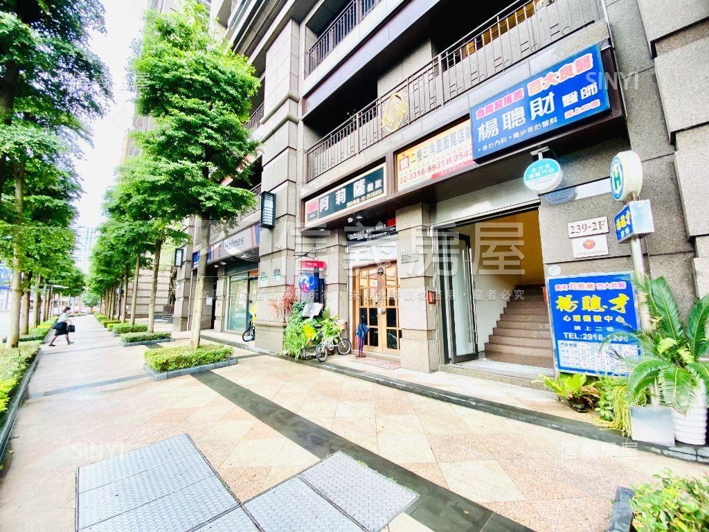 家樂福旁合環御景店辦房屋室內格局與周邊環境