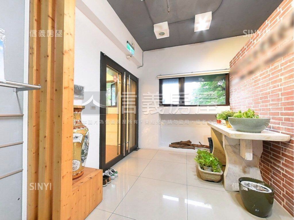 家樂福旁合環御景店辦房屋室內格局與周邊環境