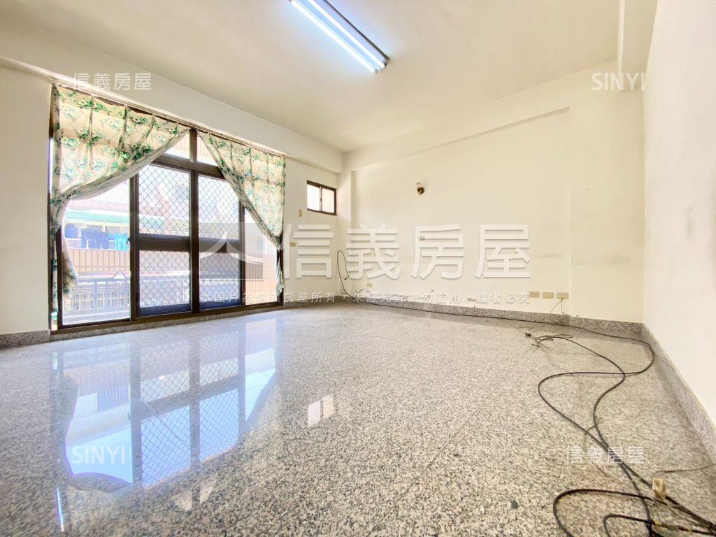 商六十｜大地坪面寬雙車墅房屋室內格局與周邊環境