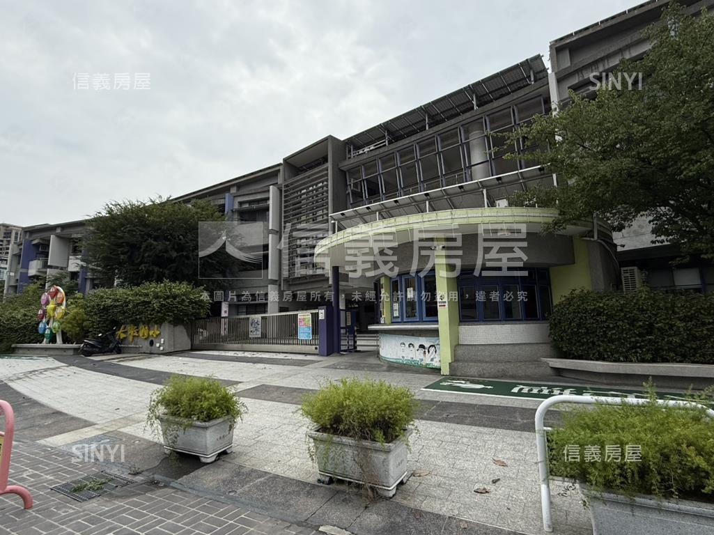 博識三房平車選這間房屋室內格局與周邊環境