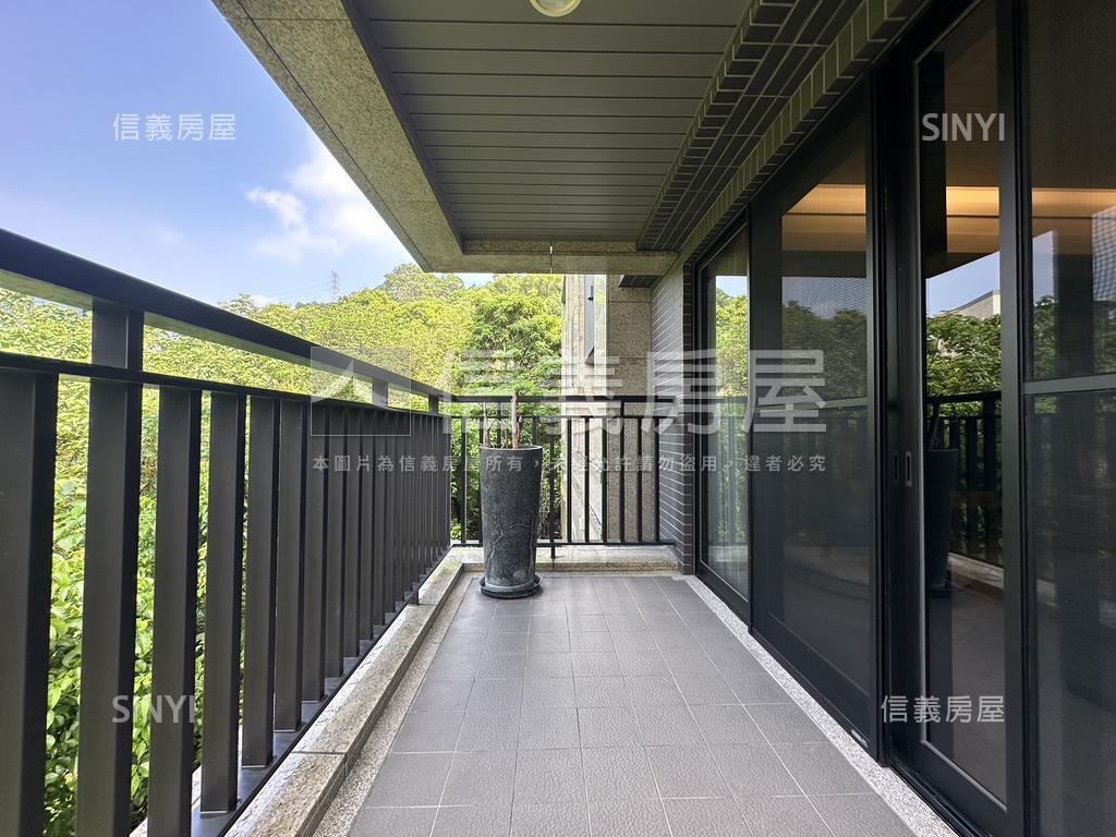 冠德微山丘稀有一層一戶房屋室內格局與周邊環境