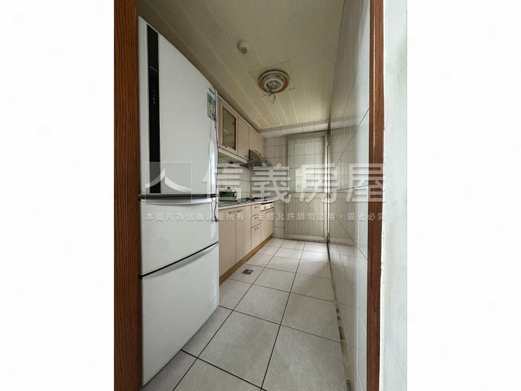 賞星悅目幽美三房房屋室內格局與周邊環境