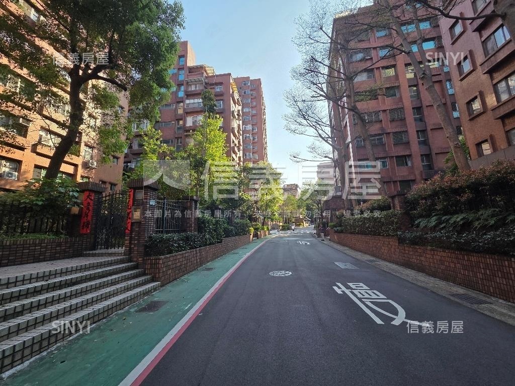 綠意滿屋大空間３房。白露房屋室內格局與周邊環境