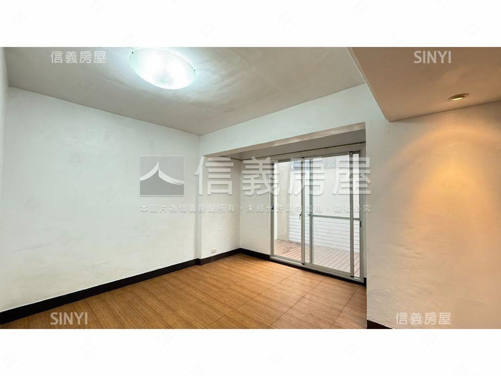 小巨蛋１樓住家文教工作室房屋室內格局與周邊環境