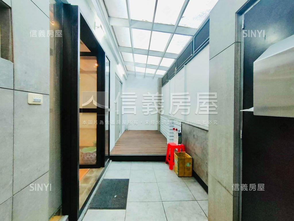 小巨蛋１樓住家文教工作室房屋室內格局與周邊環境