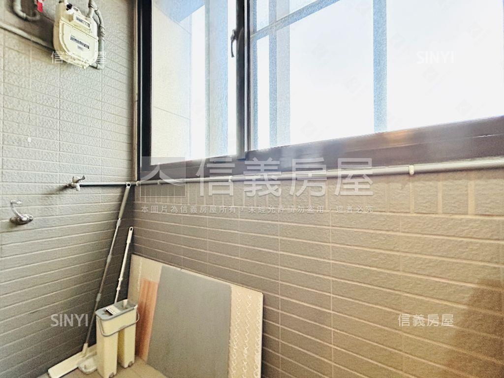 圓山捷運挑高２房車位房屋室內格局與周邊環境