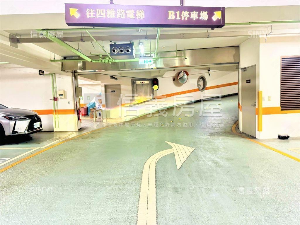 專任－敦化南路坡平大車位房屋室內格局與周邊環境