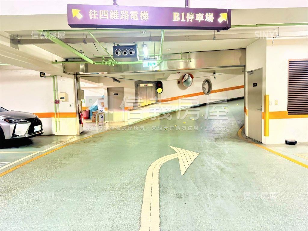 專任－敦化南路坡平大車位房屋室內格局與周邊環境