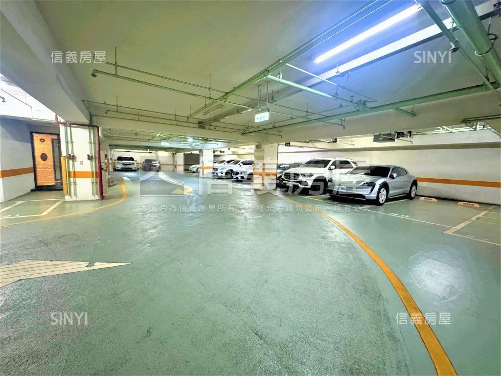 專任－敦化南路坡平大車位房屋室內格局與周邊環境