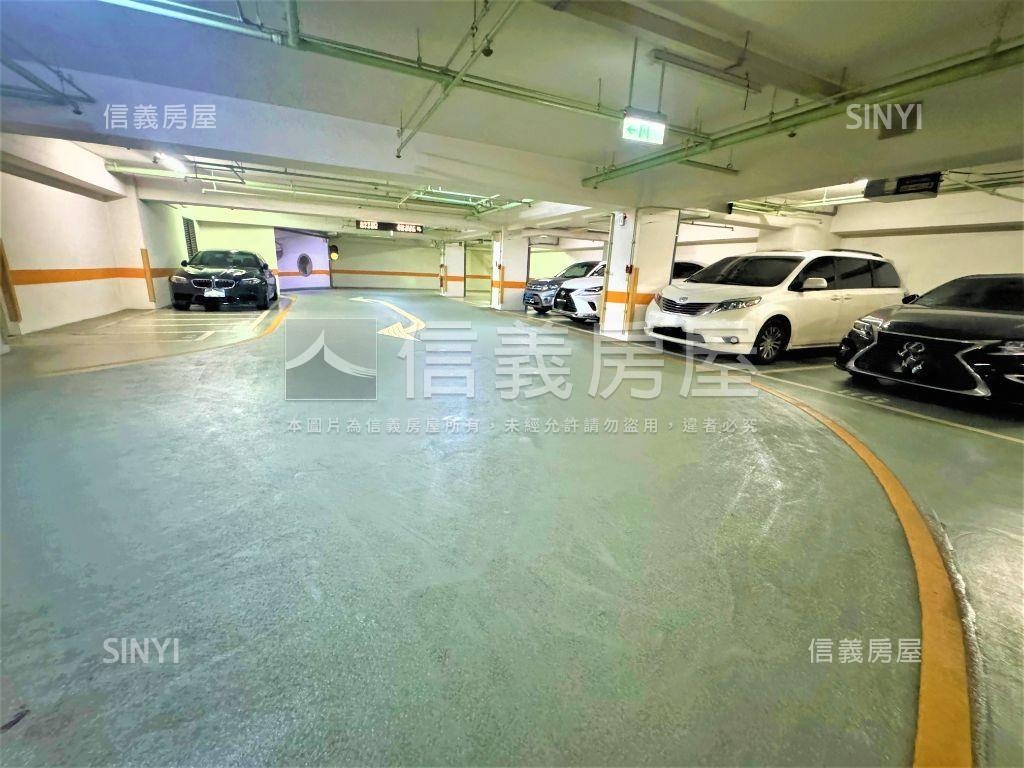 專任－敦化南路坡平大車位房屋室內格局與周邊環境