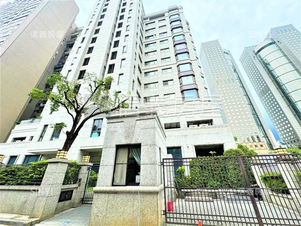 專任－敦化南路坡平大車位房屋室內格局與周邊環境