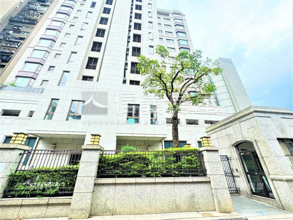 專任－敦化南路坡平大車位房屋室內格局與周邊環境