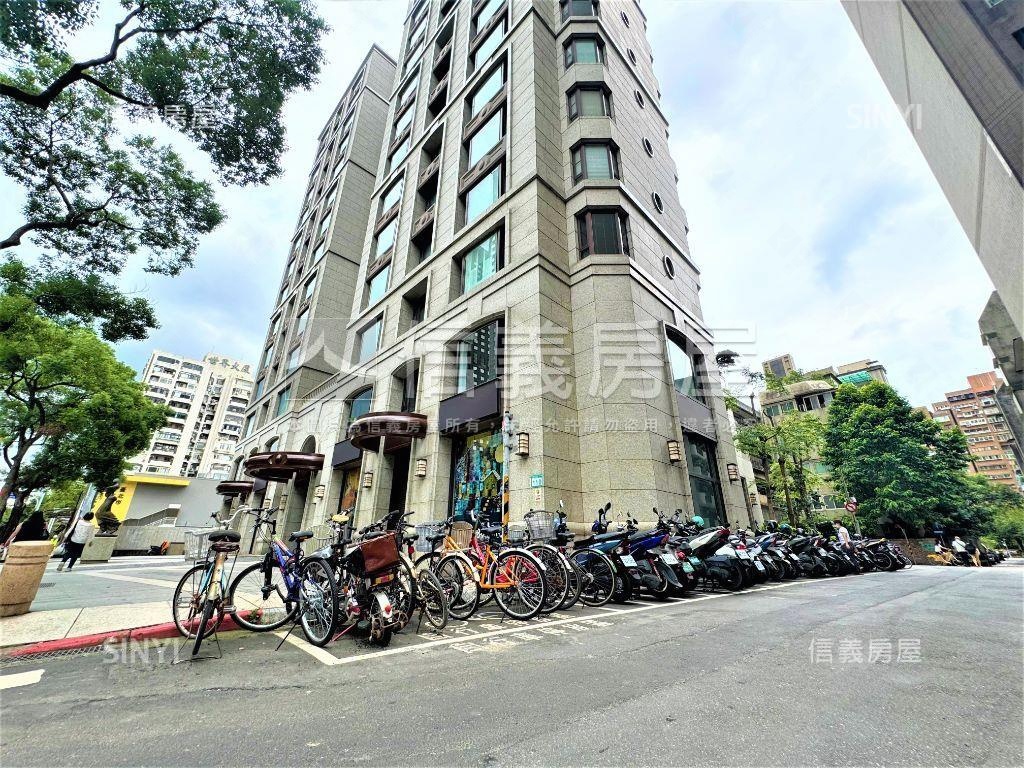 專任－敦化南路坡平大車位房屋室內格局與周邊環境