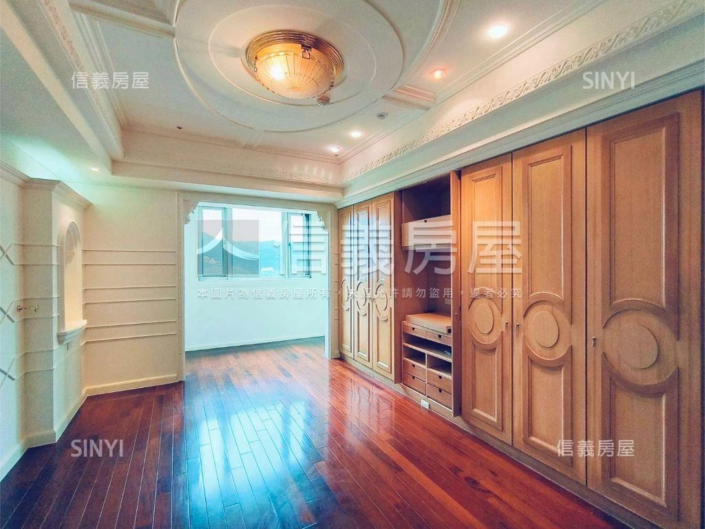 【ＶＲ】世界山莊四房車位房屋室內格局與周邊環境