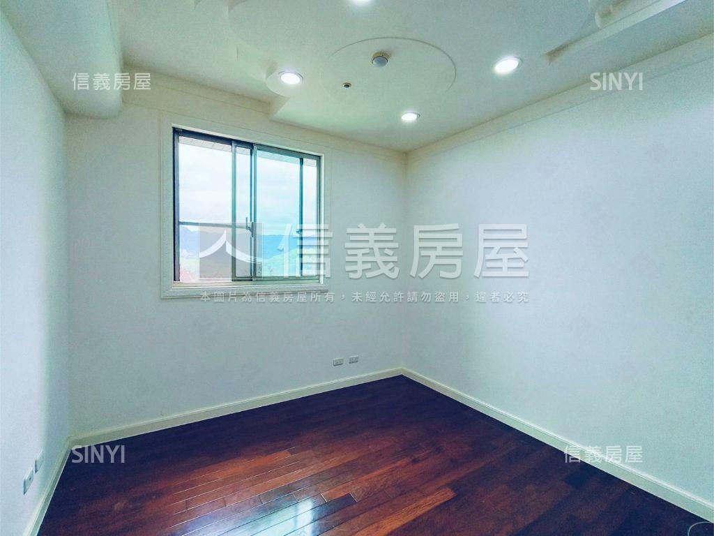 【ＶＲ】世界山莊四房車位房屋室內格局與周邊環境