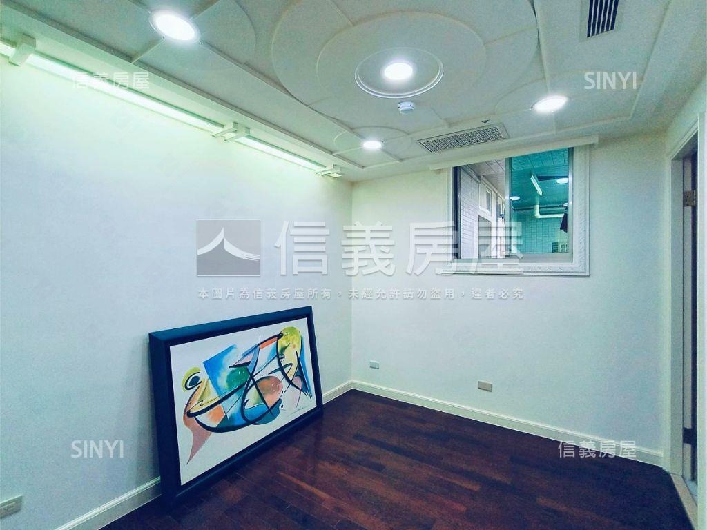 【ＶＲ】世界山莊四房車位房屋室內格局與周邊環境