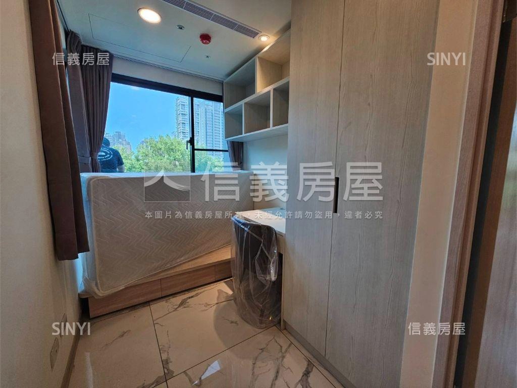 銀河３房露臺戶加車位房屋室內格局與周邊環境