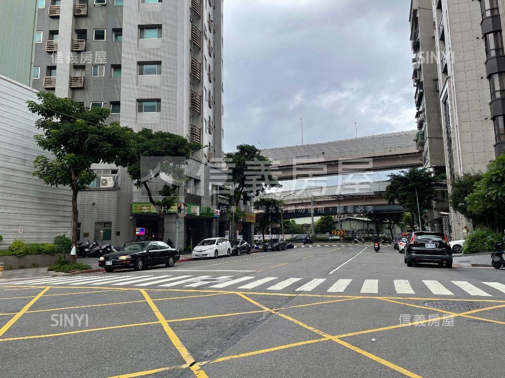 市府威秀邊間高樓看１０１房屋室內格局與周邊環境