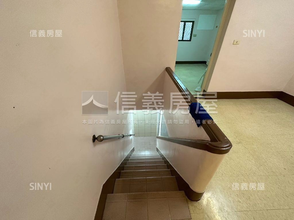 近高醫整理過巷透房屋室內格局與周邊環境