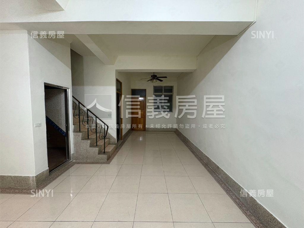 近家樂福田字型活路透天房屋室內格局與周邊環境
