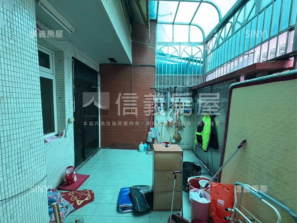 近家樂福田字型活路透天房屋室內格局與周邊環境