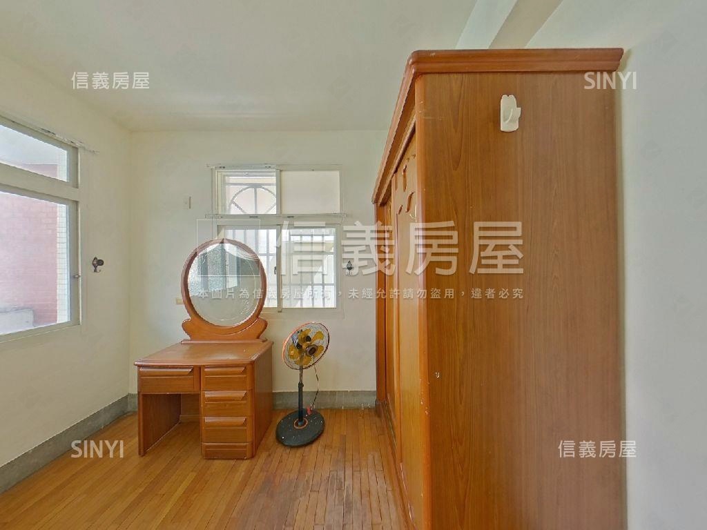 近家樂福田字型活路透天房屋室內格局與周邊環境