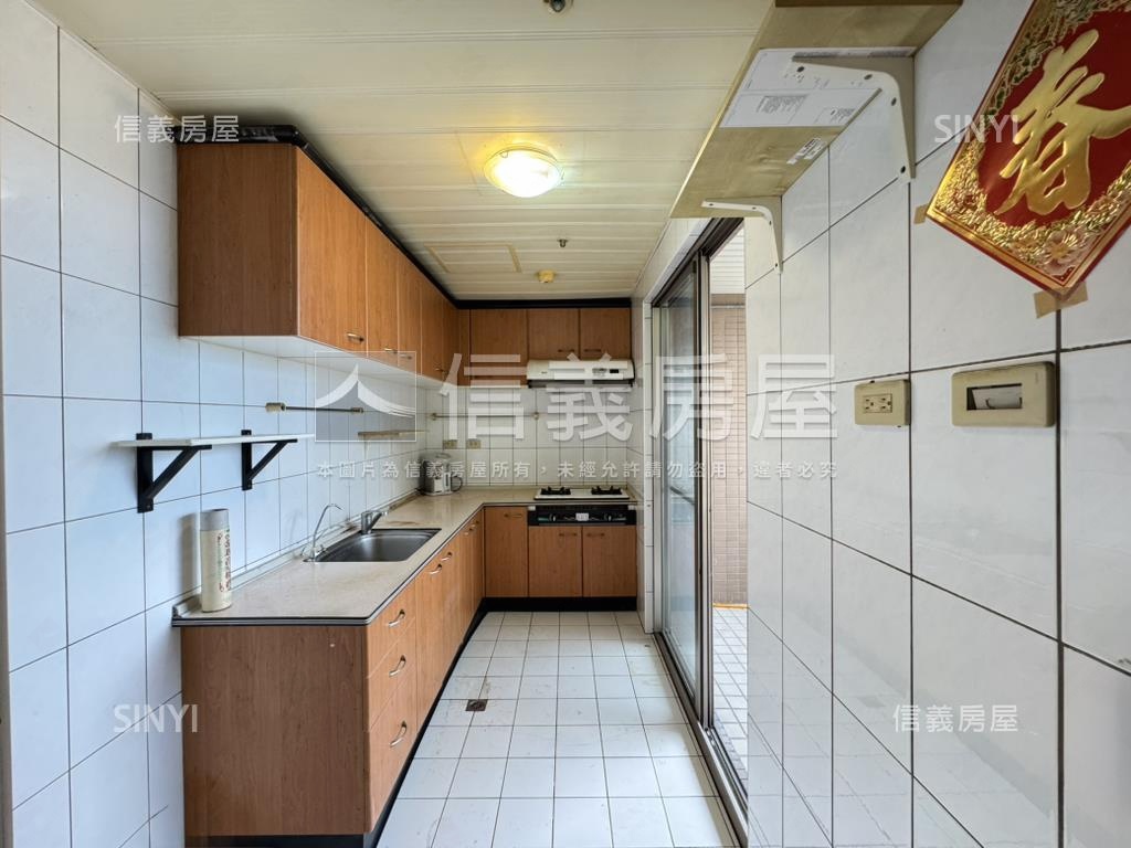 中和捷運四知新城四房車位房屋室內格局與周邊環境