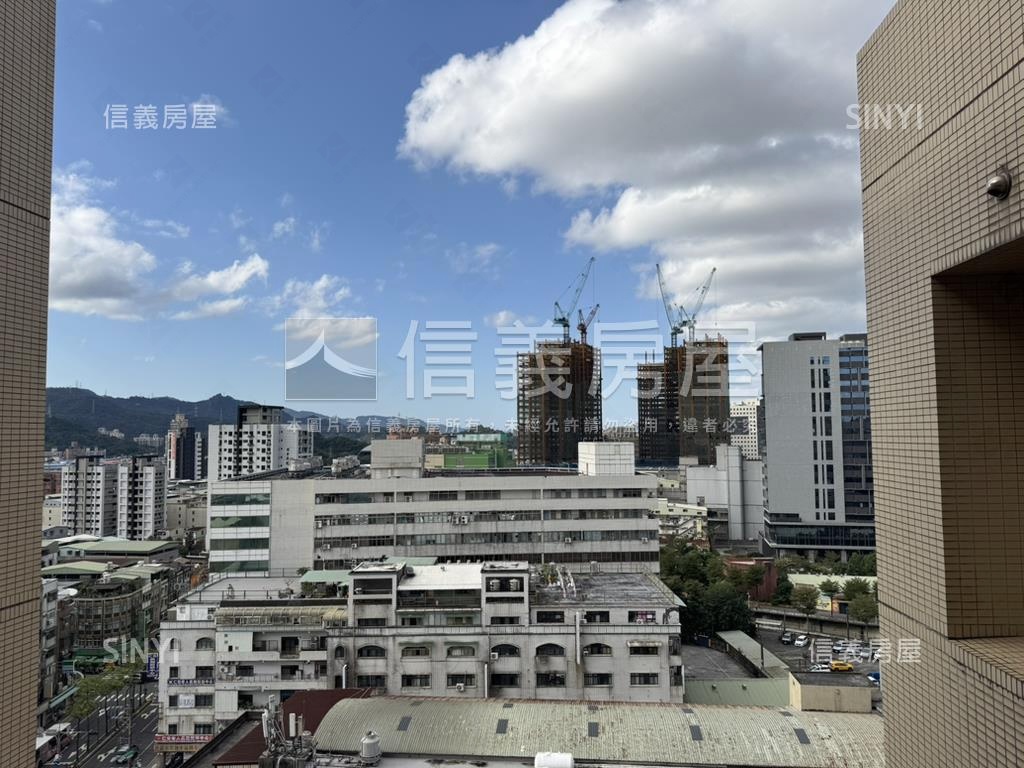 中和捷運四知新城四房車位房屋室內格局與周邊環境