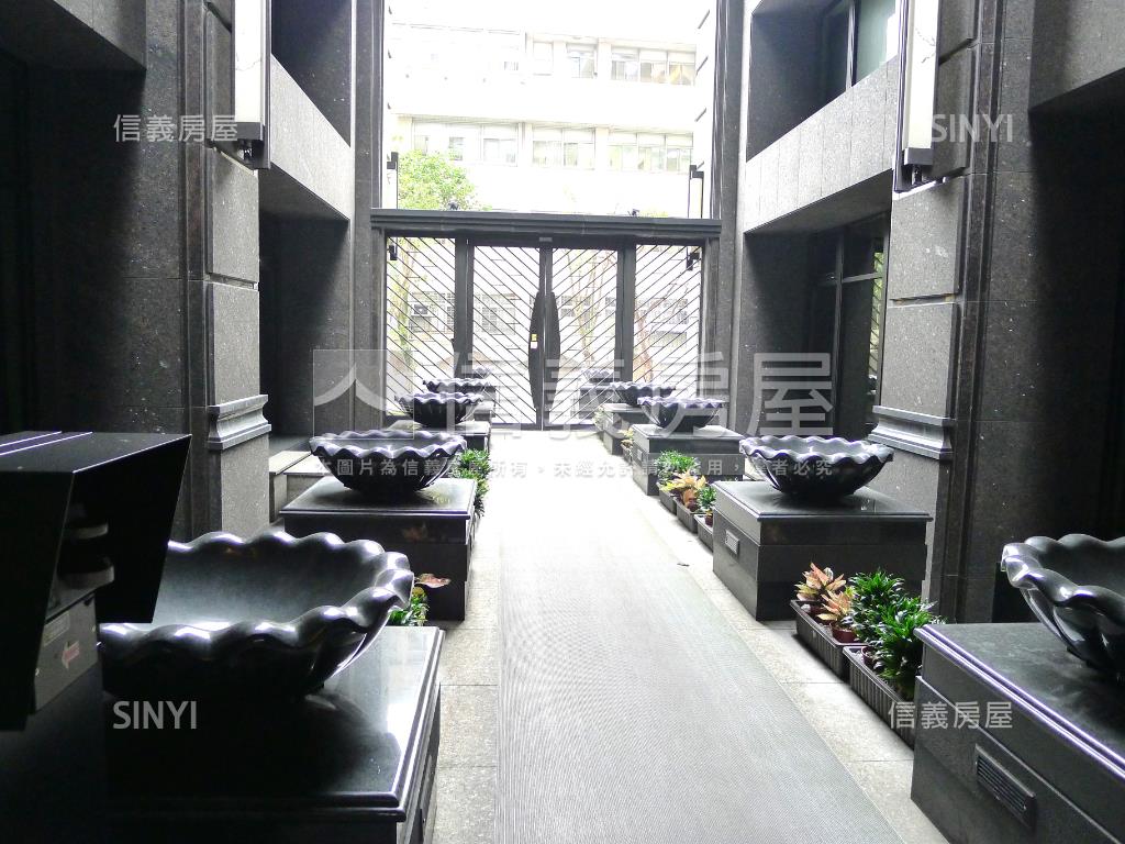 專任台大緣邊間明亮附車位房屋室內格局與周邊環境