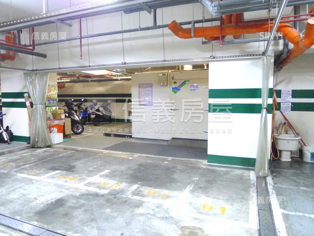 專任台大緣邊間明亮附車位房屋室內格局與周邊環境