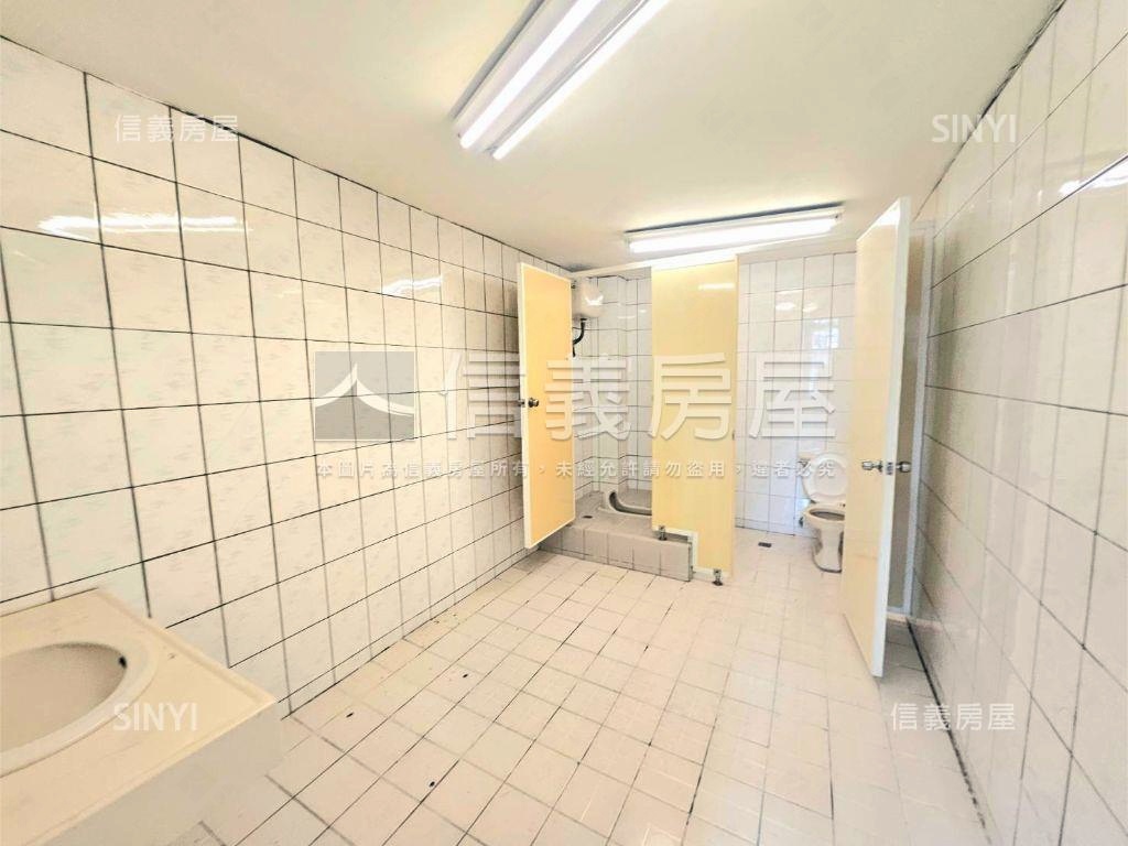 南屯大面寬邊間店面房屋室內格局與周邊環境