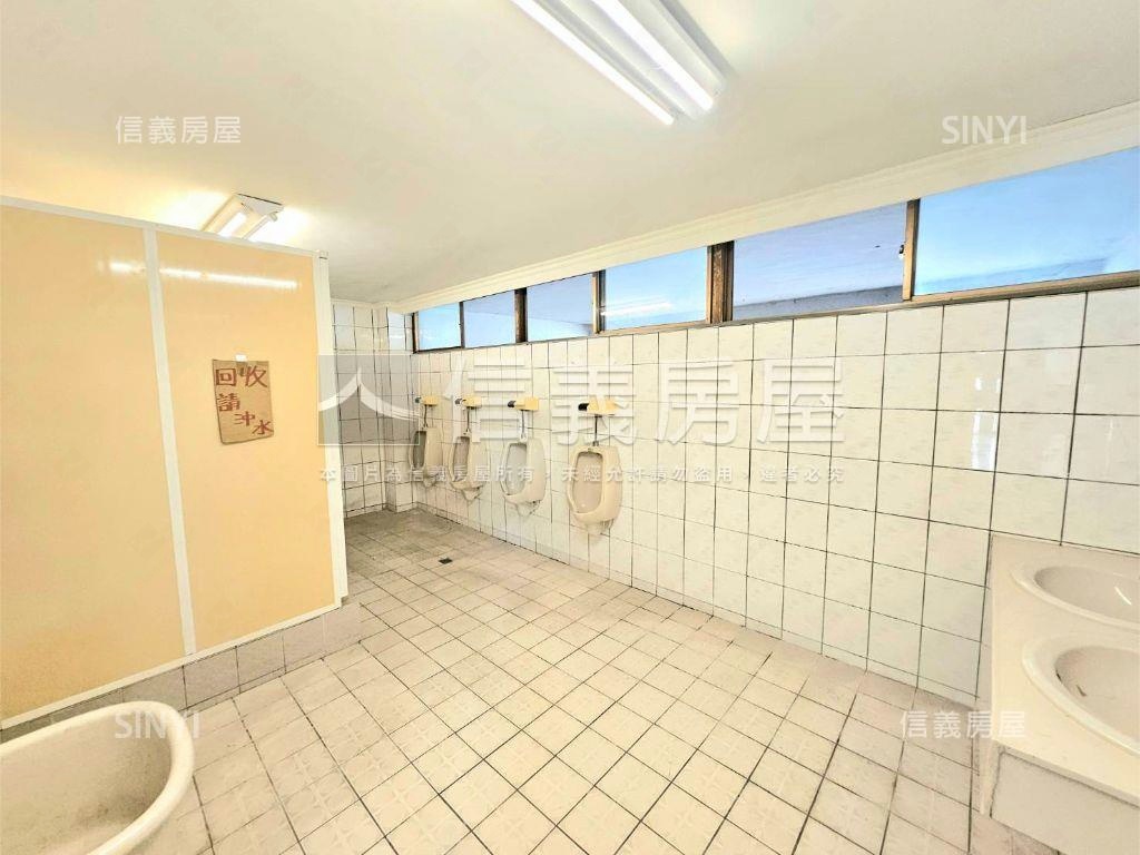 南屯大面寬邊間店面房屋室內格局與周邊環境