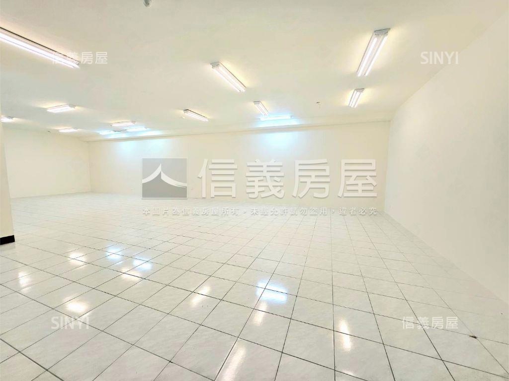 南屯大面寬邊間店面房屋室內格局與周邊環境