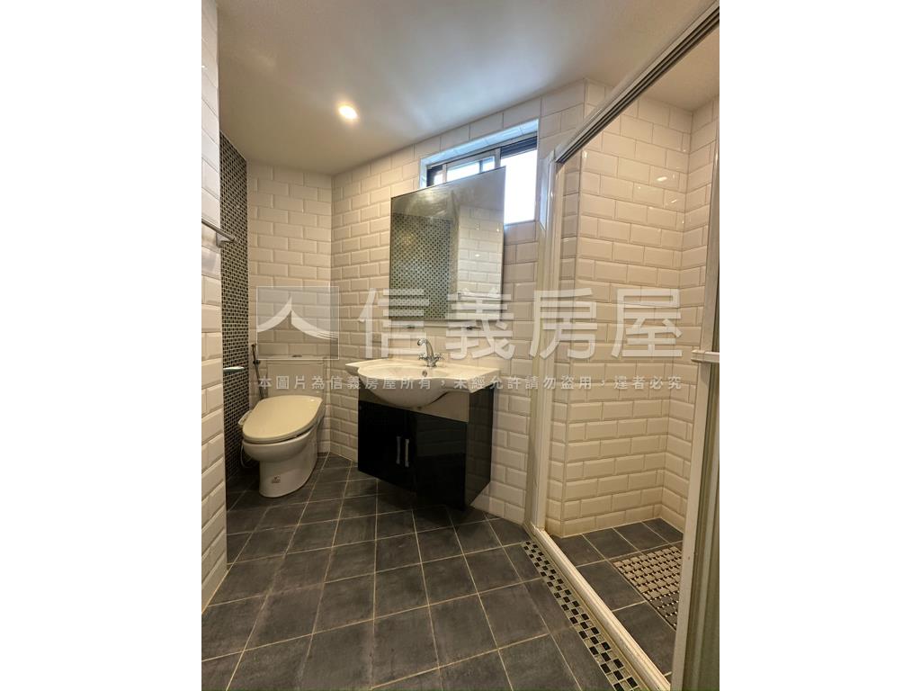 山水高樓面公園四房車位房屋室內格局與周邊環境