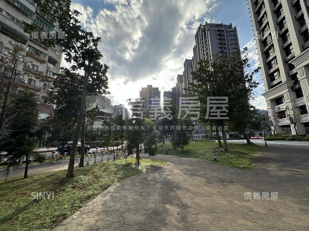 山水高樓面公園四房車位房屋室內格局與周邊環境