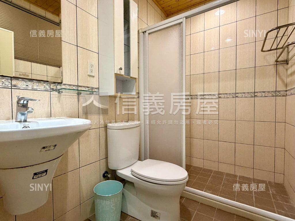 面公園大主臥精美裝潢宅房屋室內格局與周邊環境