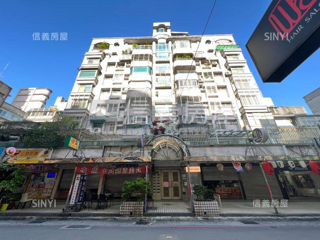 人潮滾滾大空間店面房屋室內格局與周邊環境