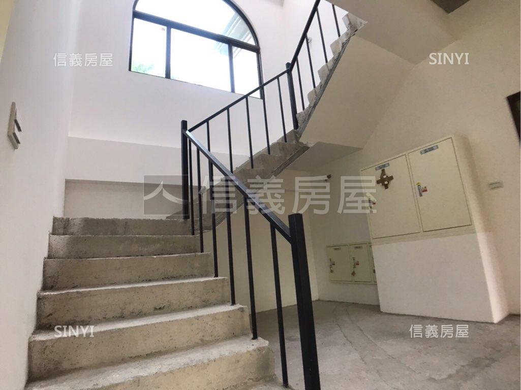 台北華城別墅２５房屋室內格局與周邊環境