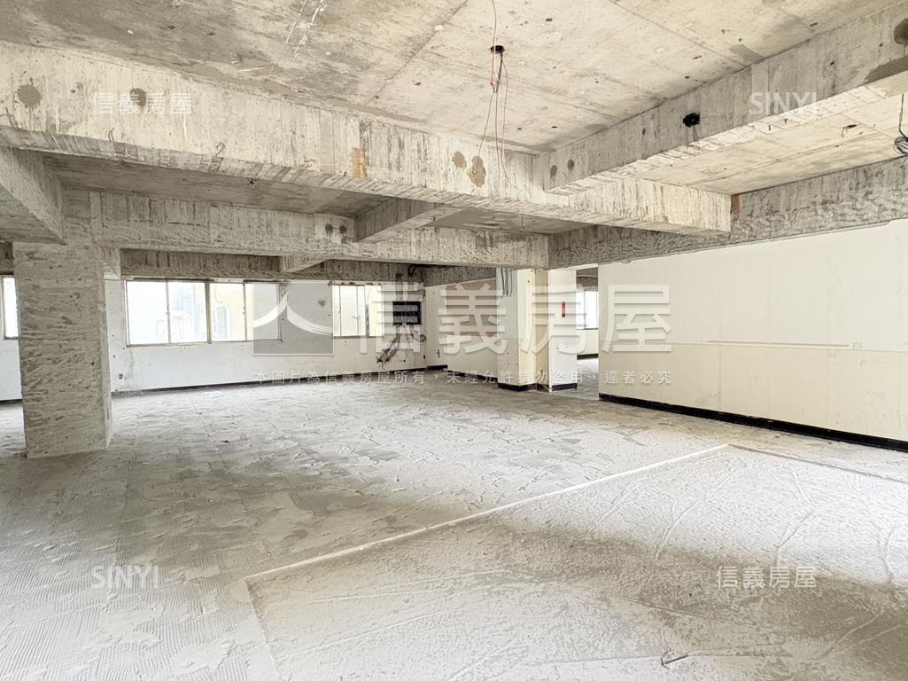 火車站主建物３８坪空間房屋室內格局與周邊環境