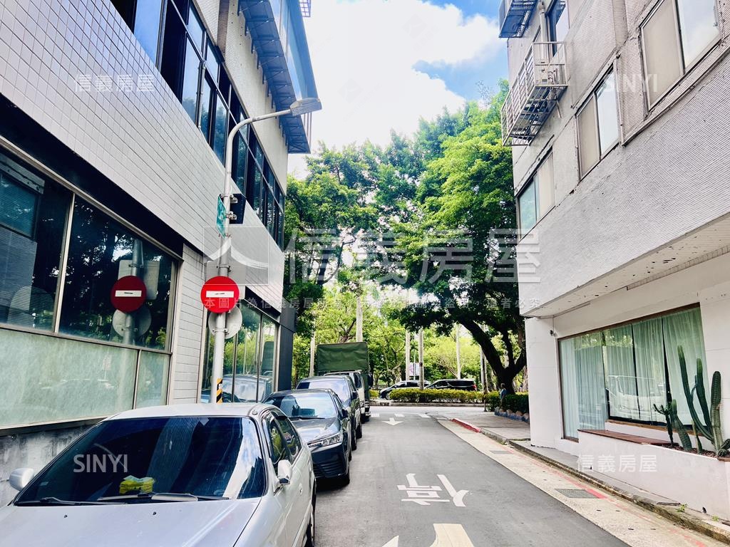 國館邊間一樓大空間店面房屋室內格局與周邊環境