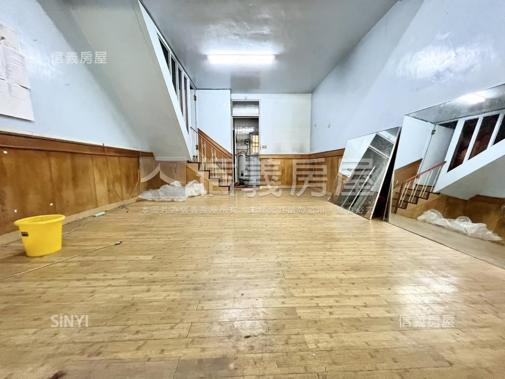 鬧中取靜低總重劃透天房屋室內格局與周邊環境