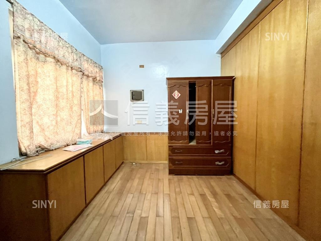 鬧中取靜低總重劃透天房屋室內格局與周邊環境