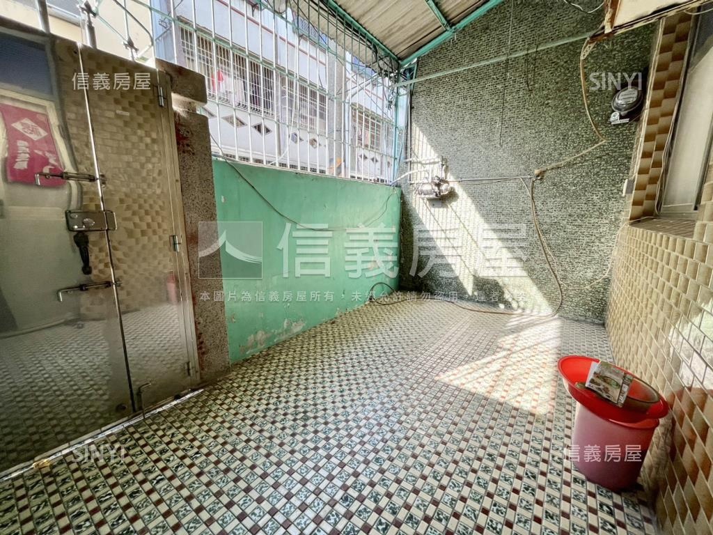鬧中取靜低總重劃透天房屋室內格局與周邊環境
