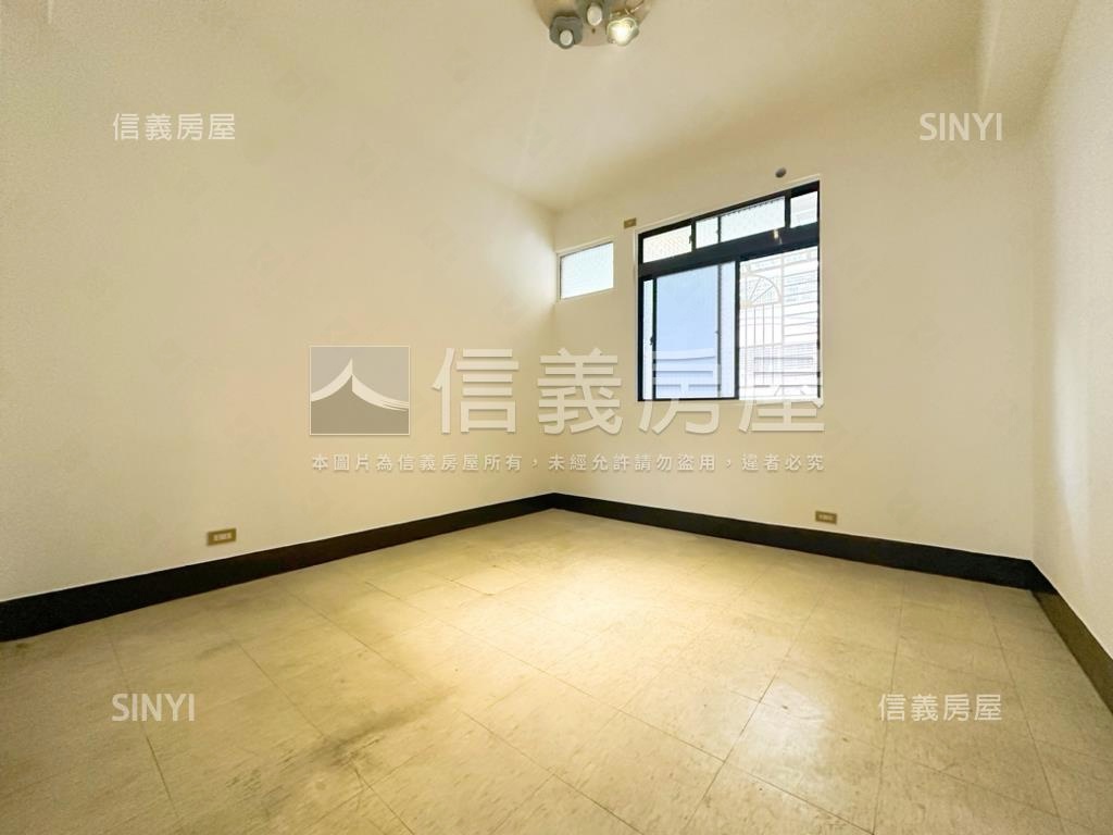 鬧中取靜邊間開窗標格公寓房屋室內格局與周邊環境